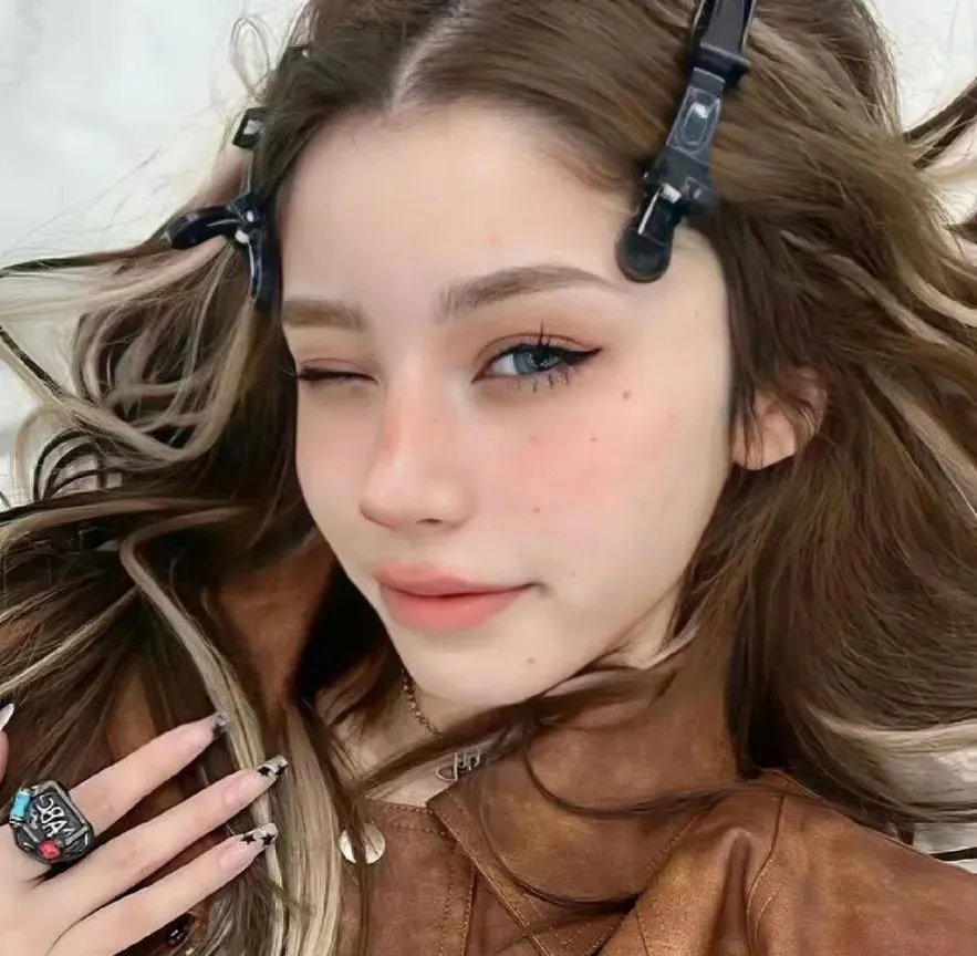 两个独立包装的女人